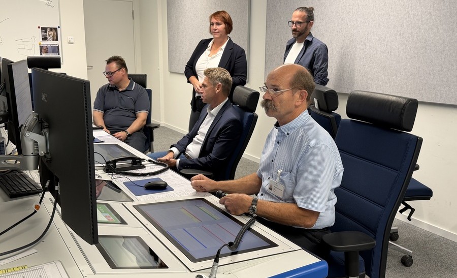 Kat.Aero Dirk Mahns, DFS-Geschäftsführer Betrieb, zu Besuch bei der KAT